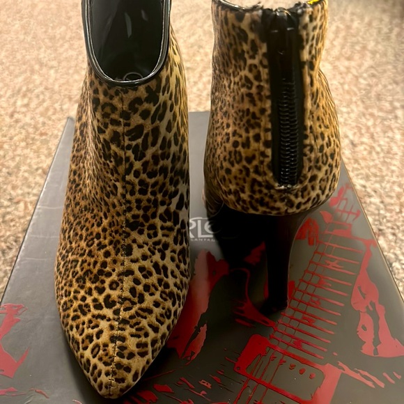 Carlos Santana leopard booties - Picture 3 of 8